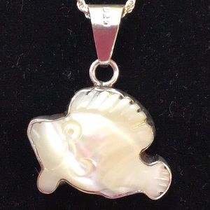 Fish pendant .925 silver & mother-of-pearl…